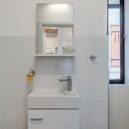 3 Bedrooms Charming Stone House In Old Town Apartment Trogir