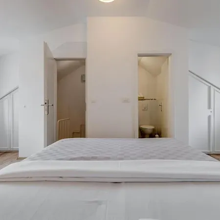 3 Bedrooms Charming Stone House In Old Town Apartment Trogir