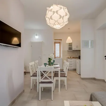 Apartment 3 Bedrooms Charming Stone House In Old Town *
