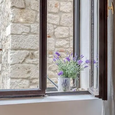 3 Bedrooms Charming Stone House In Old Town Trogir